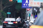 桐城台当局这个单位的公车，给了狗了